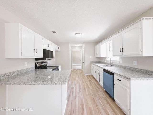 8816 Mermaid Avenue, Ocean Springs, MS 39564