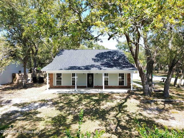 8816 Mermaid Avenue, Ocean Springs, MS 39564