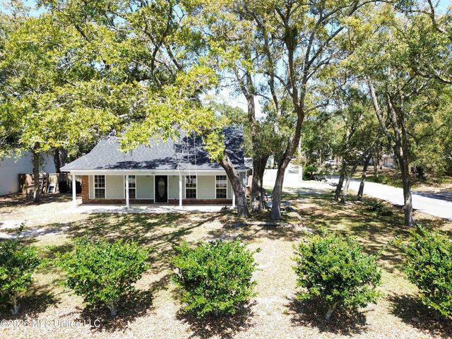 8816 Mermaid Avenue, Ocean Springs, MS 39564