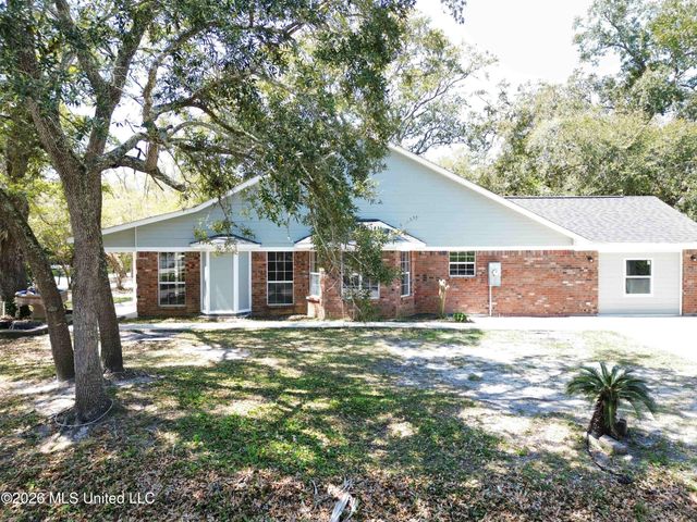8816 Mermaid Avenue, Ocean Springs, MS 39564