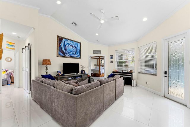 104 Hidden Hollow, Palm Beach Gardens, FL 33418