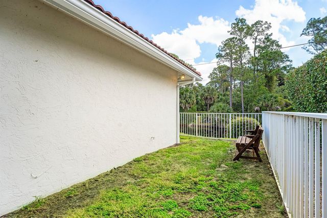 104 Hidden Hollow, Palm Beach Gardens, FL 33418