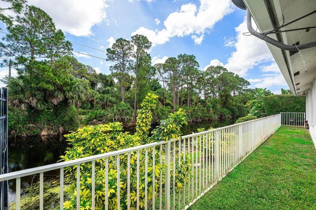 104 Hidden Hollow, Palm Beach Gardens, FL 33418