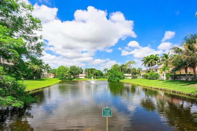 104 Hidden Hollow, Palm Beach Gardens, FL 33418