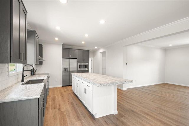 785 Sam Black Road, London, KY 40741