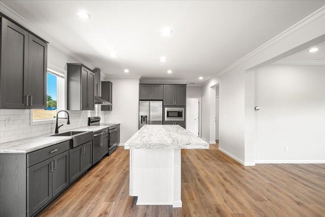 785 Sam Black Road, London, KY 40741