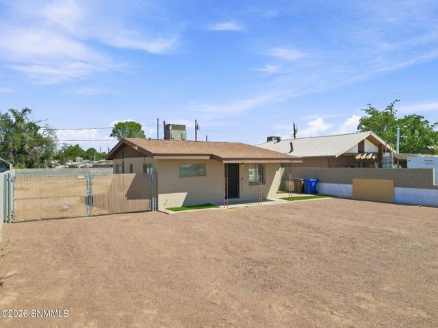 1520 Mayfield Road, Las Cruces, NM 88007