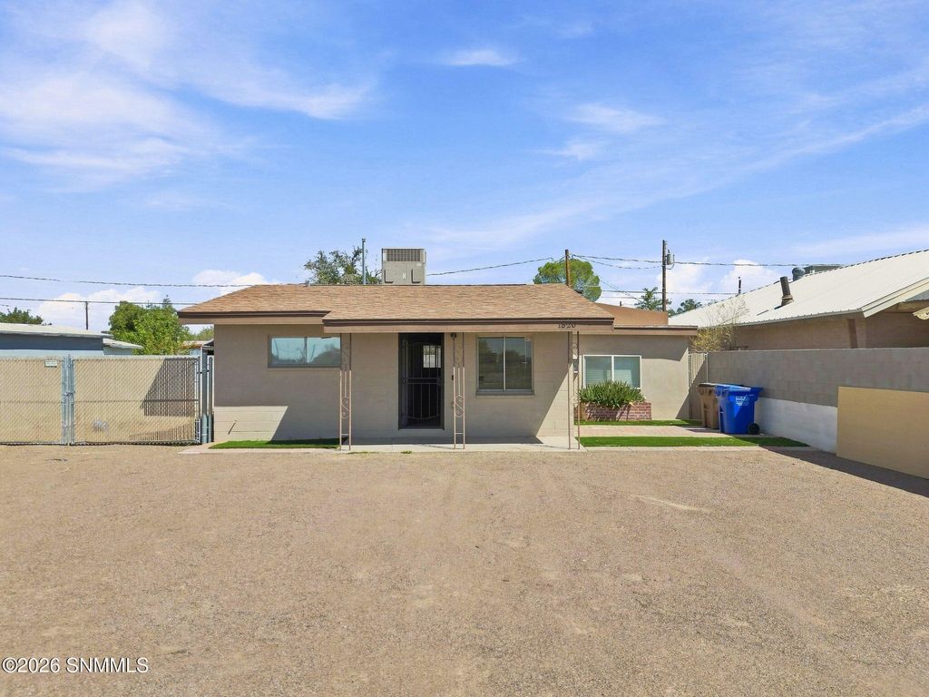 1520 Mayfield Road, Las Cruces, NM 88007