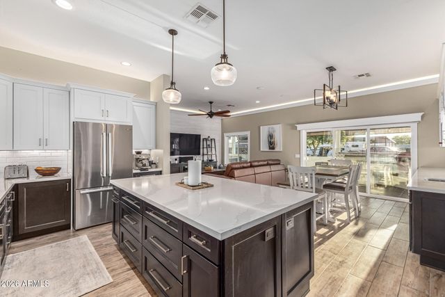 7042 N COTTON Lane, Waddell, AZ 85355