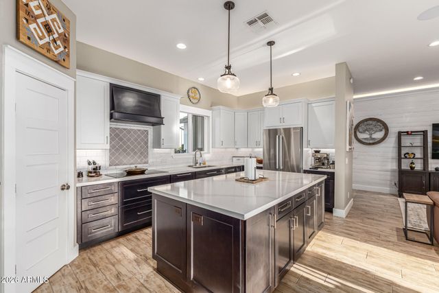 7042 N COTTON Lane, Waddell, AZ 85355