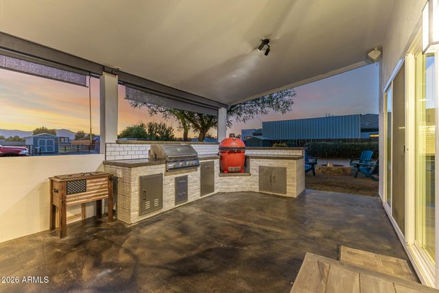 7042 N COTTON Lane, Waddell, AZ 85355