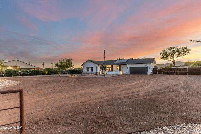 7042 N COTTON Lane, Waddell, AZ 85355