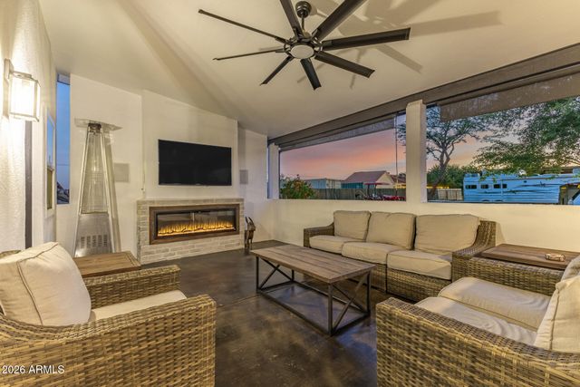 7042 N COTTON Lane, Waddell, AZ 85355