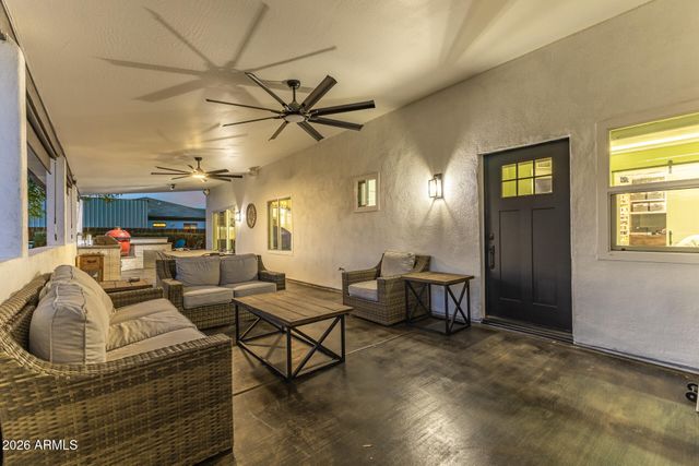 7042 N COTTON Lane, Waddell, AZ 85355