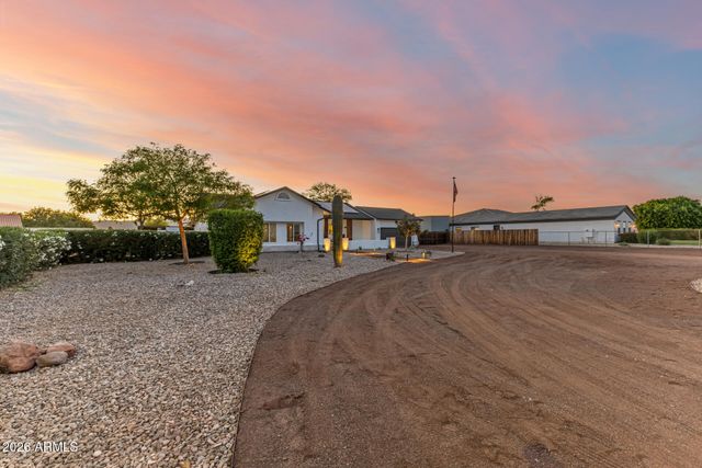 7042 N COTTON Lane, Waddell, AZ 85355