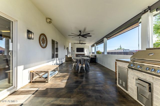 7042 N COTTON Lane, Waddell, AZ 85355