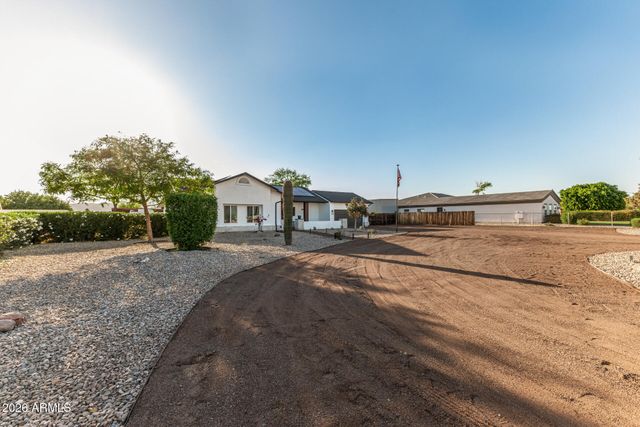 7042 N COTTON Lane, Waddell, AZ 85355