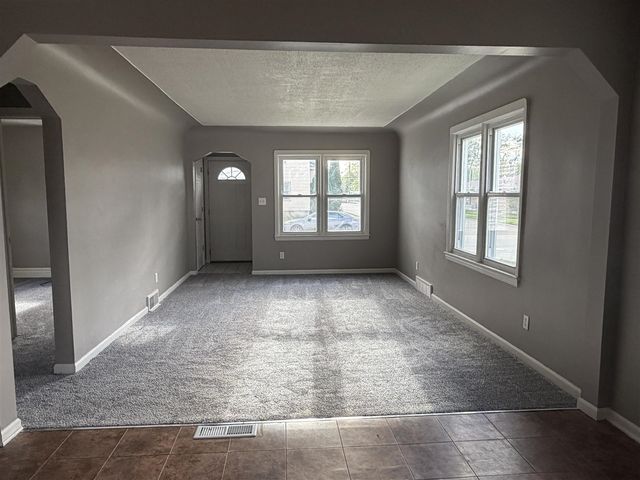 22864 Piper Avenue, Eastpointe, MI 48021