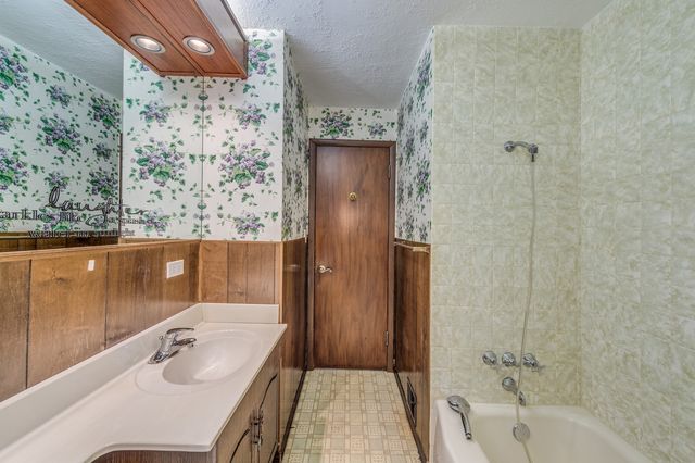 7540 W Rosedale Avenue, Chicago, IL 60631