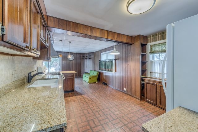 7540 W Rosedale Avenue, Chicago, IL 60631