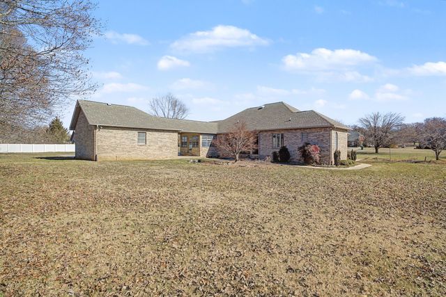 145 Franklin Heights Dr, Winchester, TN 37398