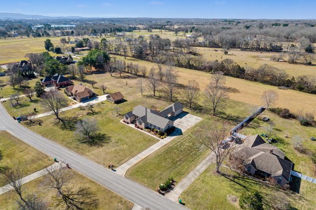 145 Franklin Heights Dr, Winchester, TN 37398