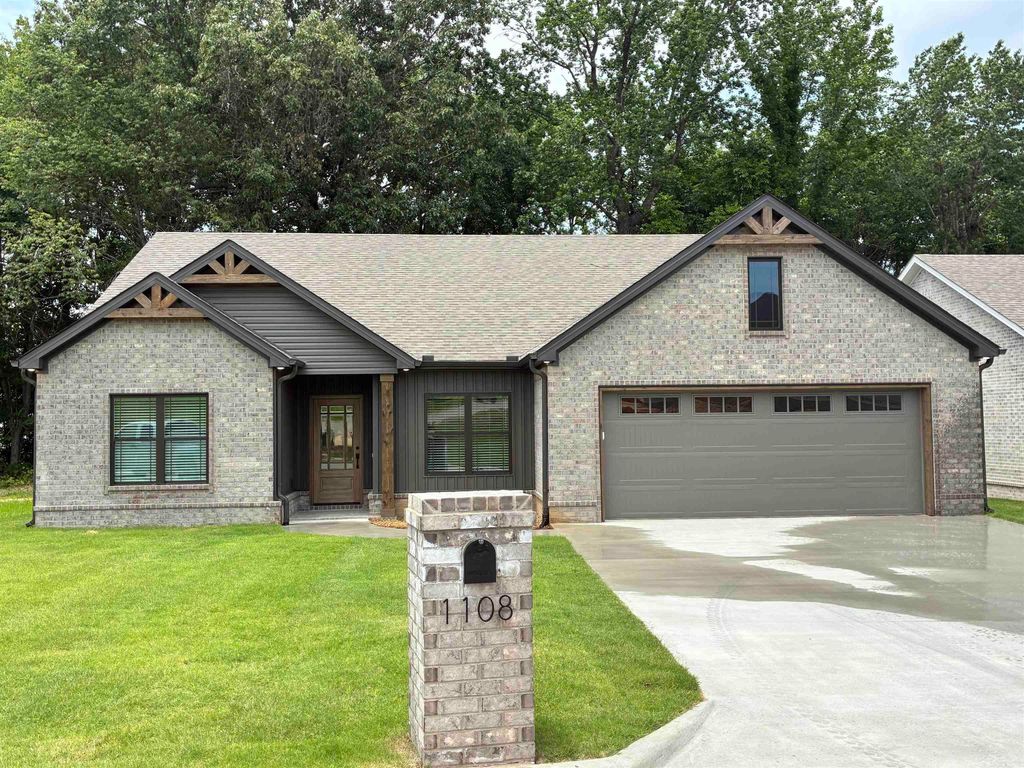1108 Summit Ridge Drive, Paragould, AR 72450