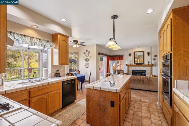 105 Crow Pl, Clayton, CA 94517