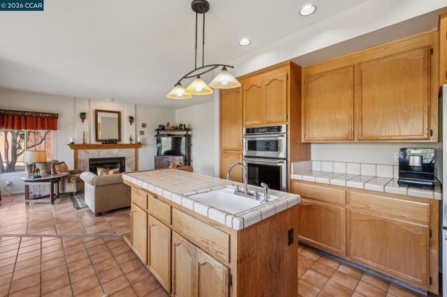 105 Crow Pl, Clayton, CA 94517