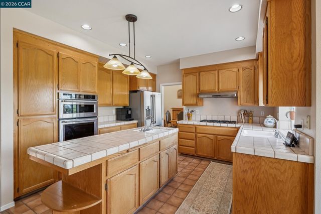 105 Crow Pl, Clayton, CA 94517