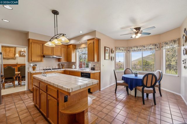 105 Crow Pl, Clayton, CA 94517