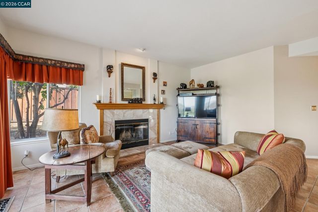 105 Crow Pl, Clayton, CA 94517