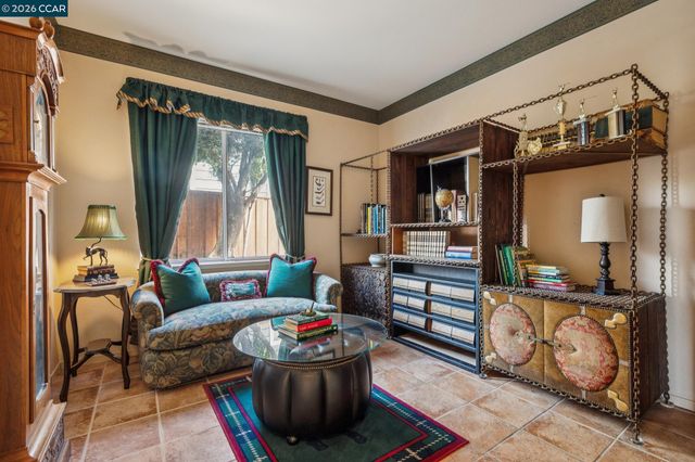 105 Crow Pl, Clayton, CA 94517