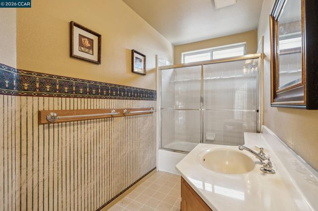 105 Crow Pl, Clayton, CA 94517