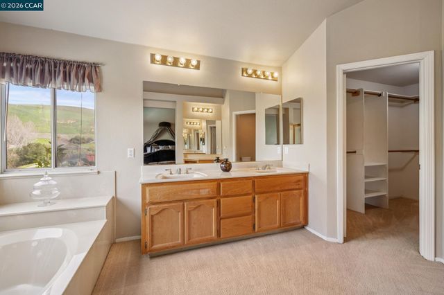 105 Crow Pl, Clayton, CA 94517