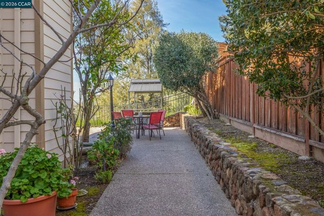 105 Crow Pl, Clayton, CA 94517