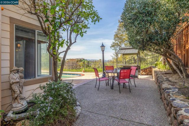 105 Crow Pl, Clayton, CA 94517