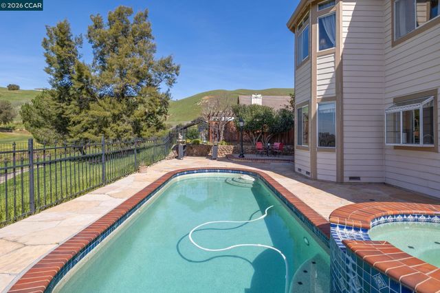 105 Crow Pl, Clayton, CA 94517