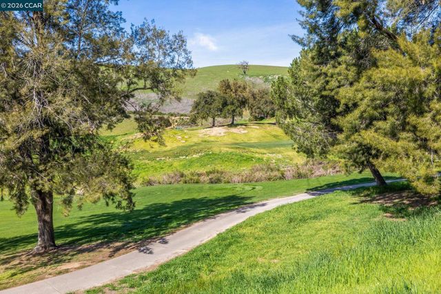 105 Crow Pl, Clayton, CA 94517