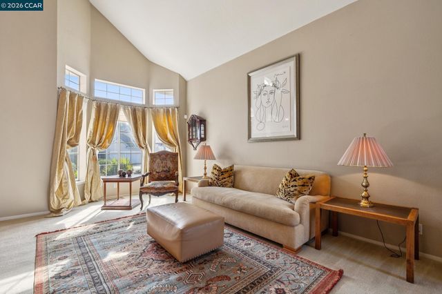 105 Crow Pl, Clayton, CA 94517