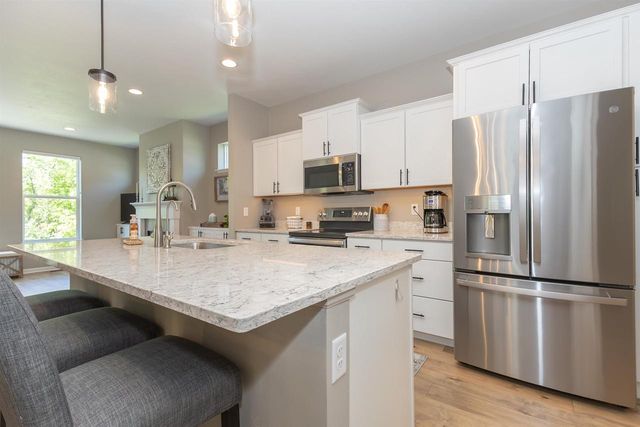 2263 E BALDEAGLE DRIVE, Appleton, WI 54913