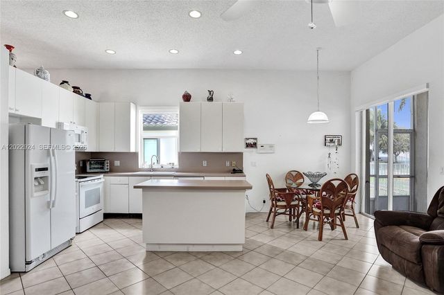 1155 NW 132nd Ave, Pembroke Pines, FL 33028