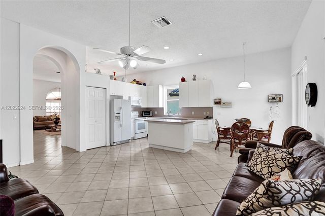 1155 NW 132nd Ave, Pembroke Pines, FL 33028