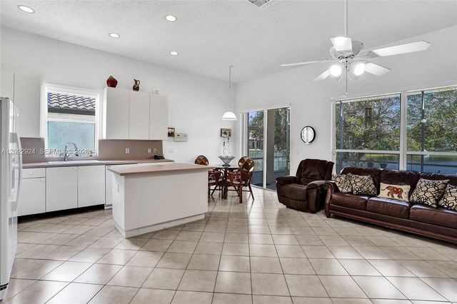 1155 NW 132nd Ave, Pembroke Pines, FL 33028