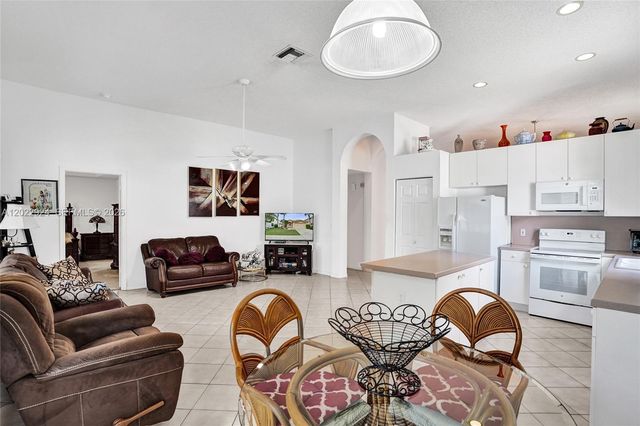 1155 NW 132nd Ave, Pembroke Pines, FL 33028