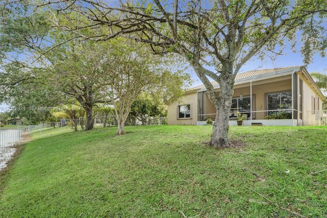 1155 NW 132nd Ave, Pembroke Pines, FL 33028