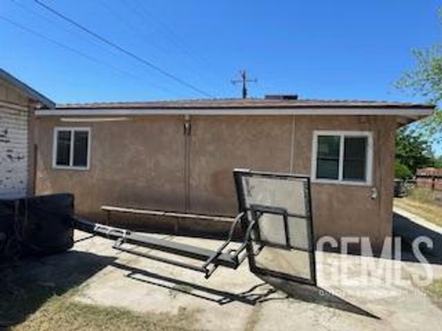 2330 S J Street, Bakersfield, CA 93304
