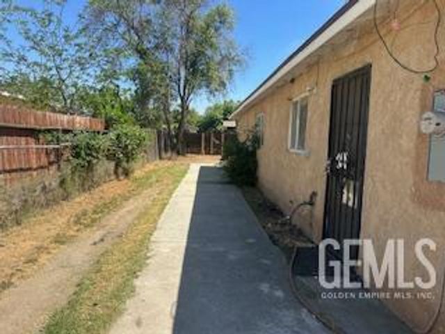 2330 S J Street, Bakersfield, CA 93304