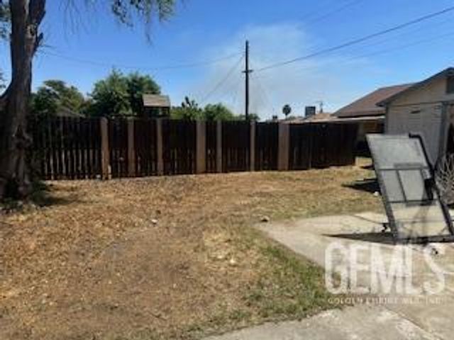 2330 S J Street, Bakersfield, CA 93304