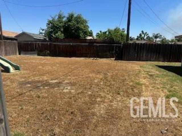 2330 S J Street, Bakersfield, CA 93304